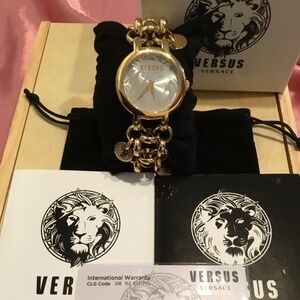 🦁 NWT Versace Versus Agadir Champagne Dial Gold Tone Stainless Steel Watch 🦁